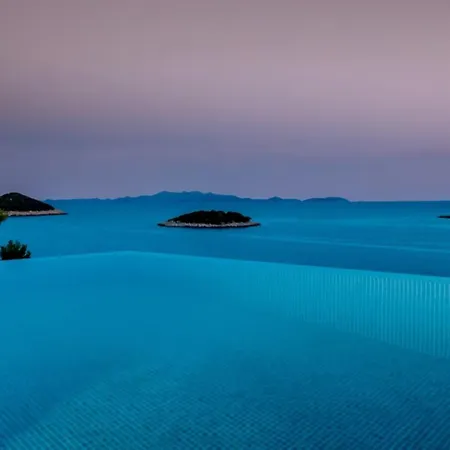 Cristal Blue By Guide Villa *