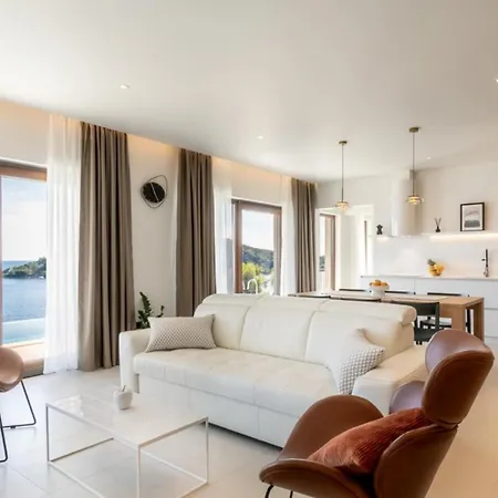 Cristal Blue By Guide Villa *