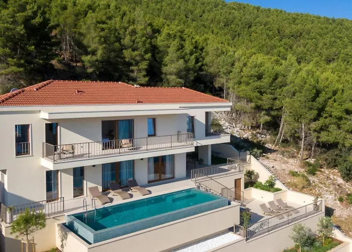 Cristal Blue By Guide * Blato (Korcula)