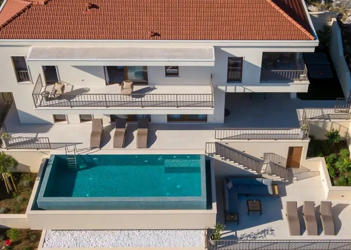 Cristal Blue By Guide Villa *